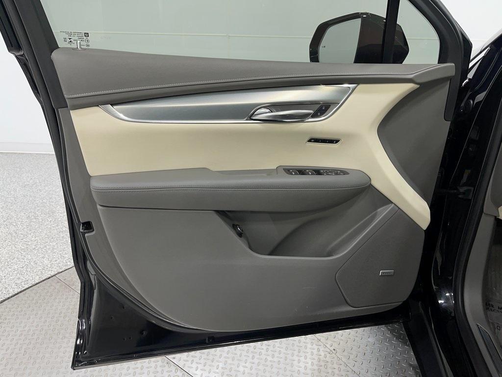 used 2020 Cadillac XT5 car, priced at $19,500