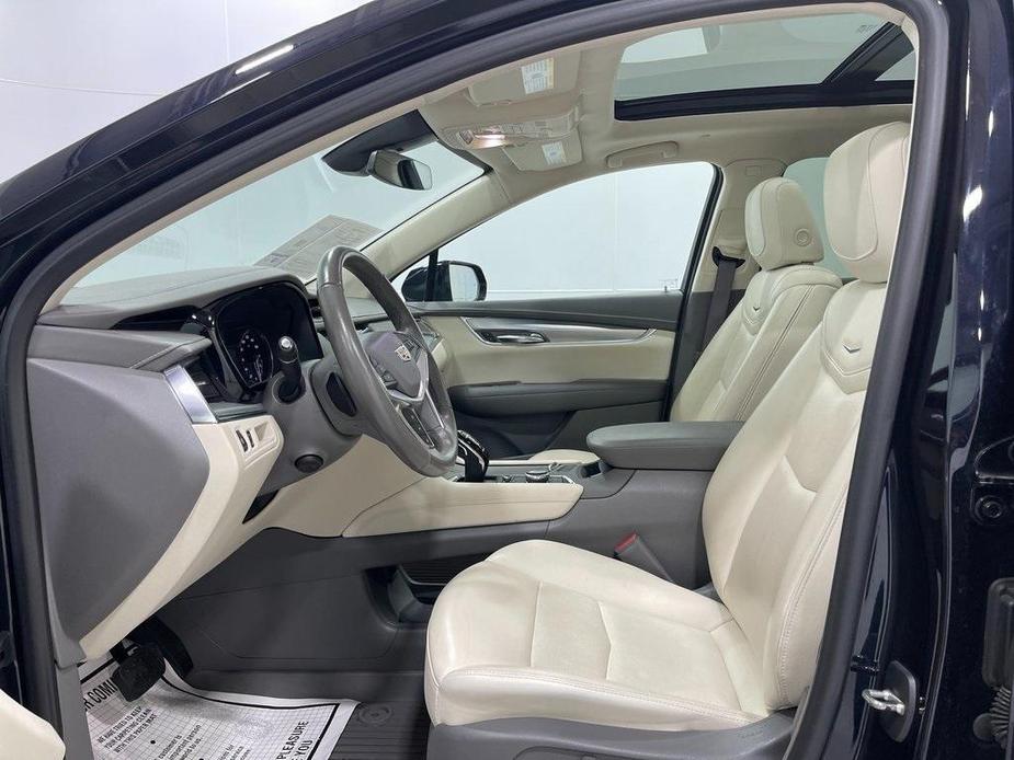 used 2021 Cadillac XT5 car, priced at $30,130