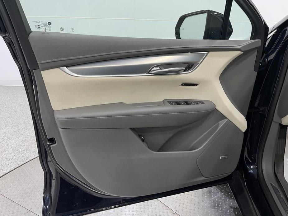 used 2021 Cadillac XT5 car, priced at $30,130