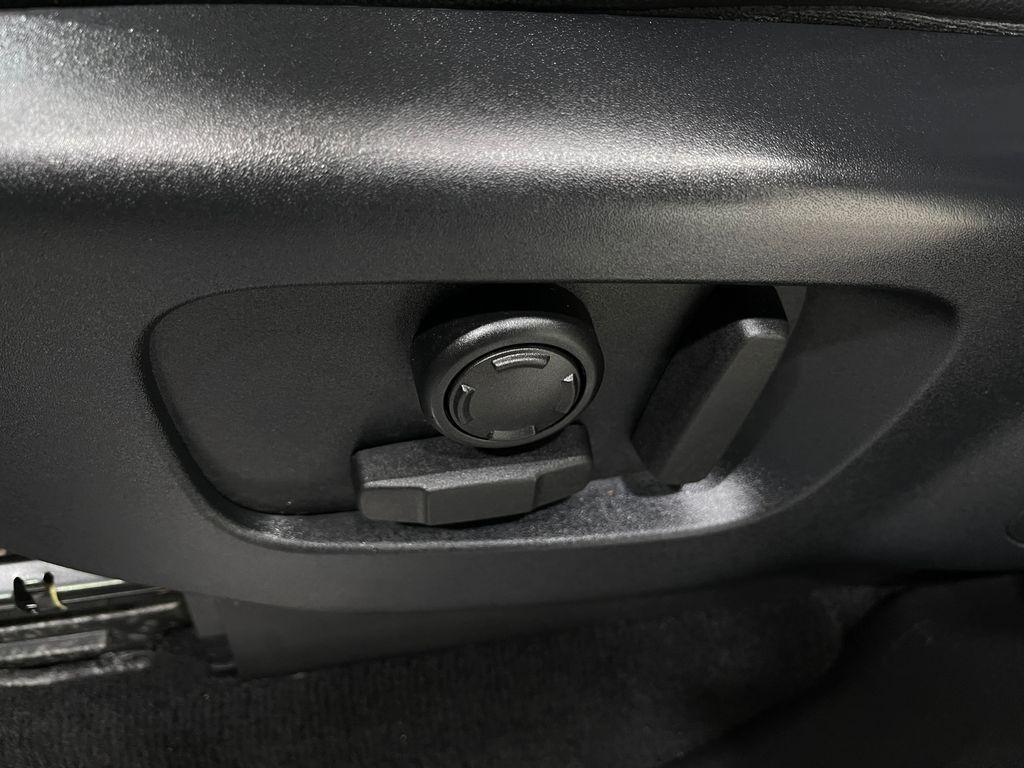 used 2019 Land Rover Discovery car, priced at $26,400