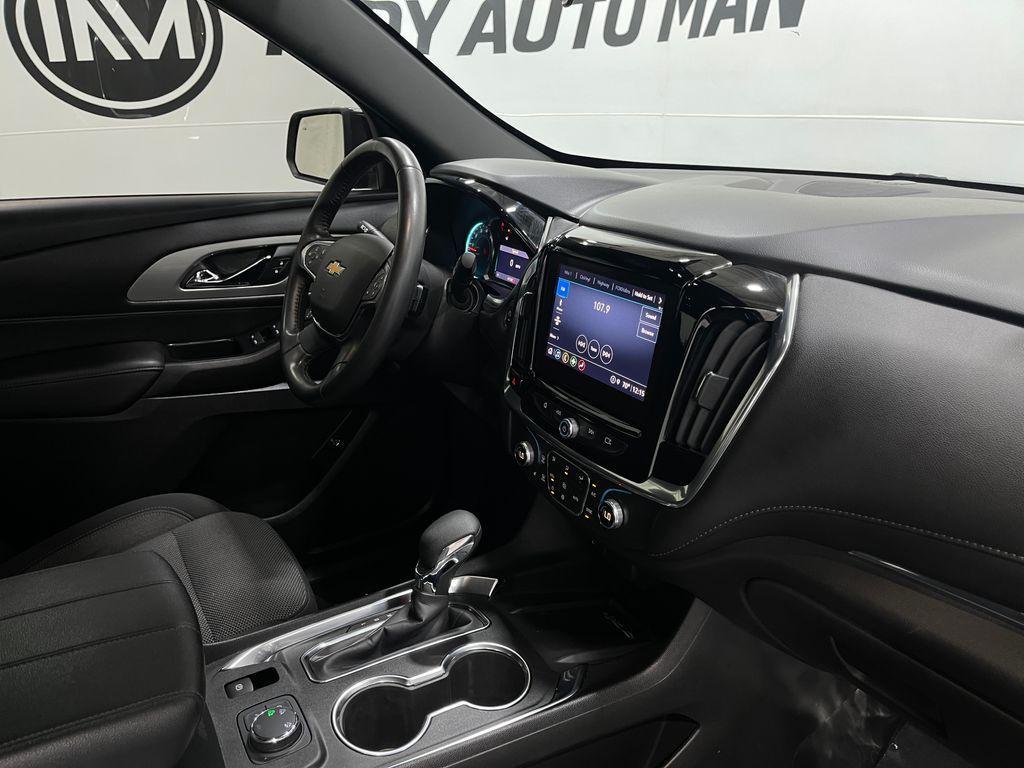 used 2022 Chevrolet Traverse car, priced at $29,400