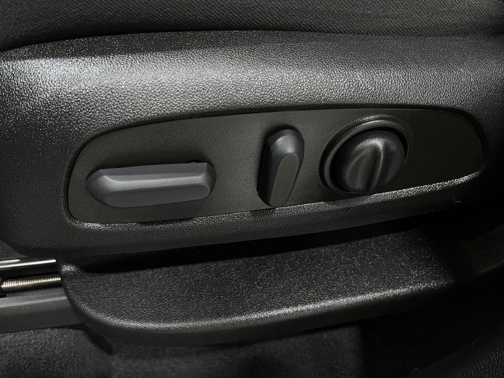 used 2022 Chevrolet Traverse car, priced at $29,400
