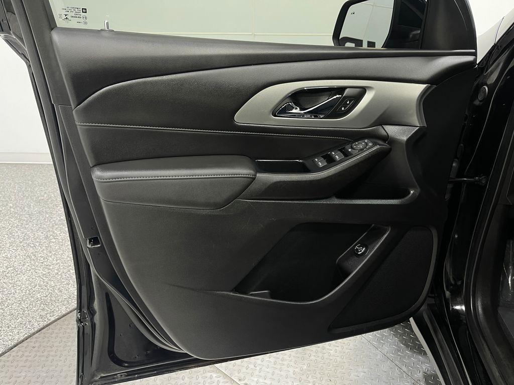 used 2022 Chevrolet Traverse car, priced at $29,400