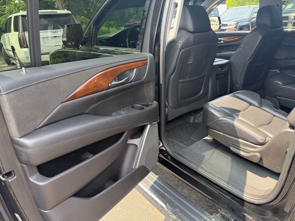 used 2019 Cadillac Escalade ESV car, priced at $33,000