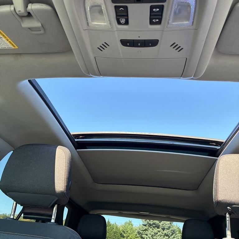 used 2021 Chevrolet Equinox car, priced at $17,700