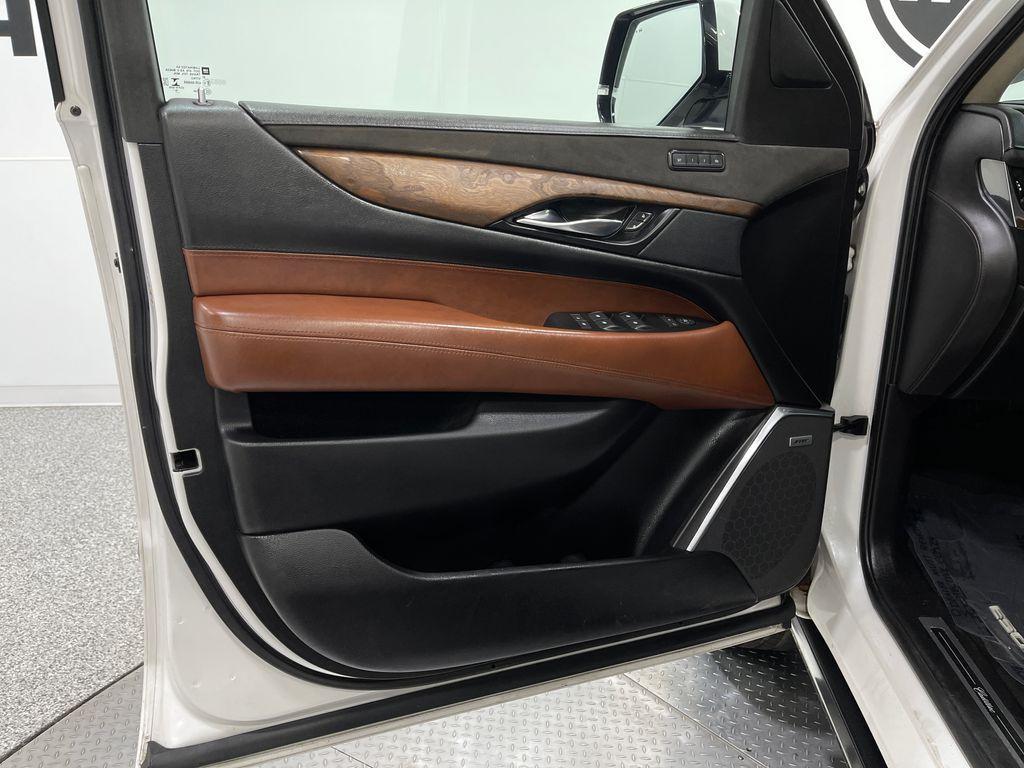 used 2019 Cadillac Escalade ESV car, priced at $34,300