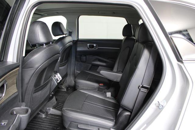 used 2023 Kia Sorento car, priced at $30,900