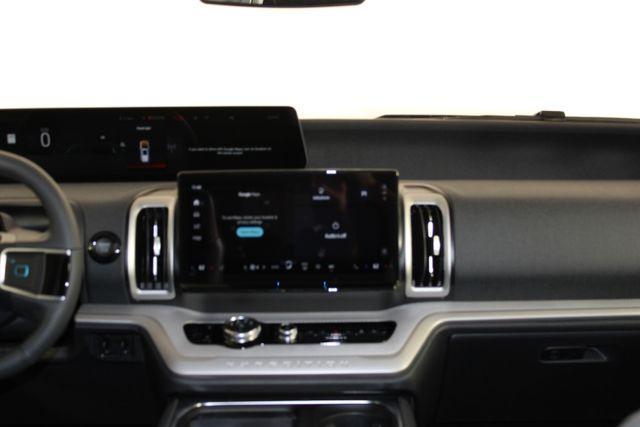 new 2025 Ford Expedition car, priced at $70,000