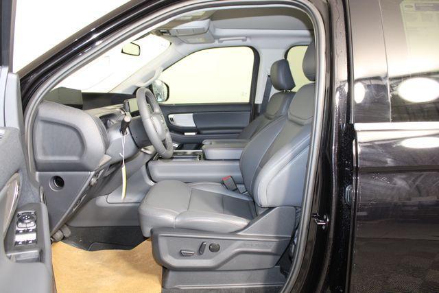 new 2025 Ford Expedition car, priced at $70,000