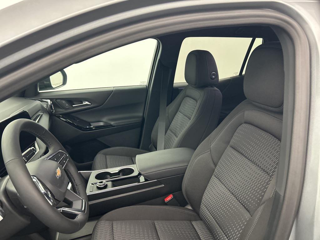 new 2026 Chevrolet Equinox car, priced at $31,678