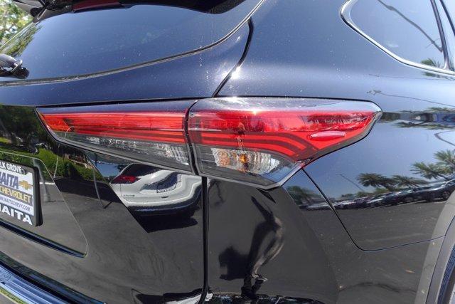 used 2022 Toyota Highlander car, priced at $32,988