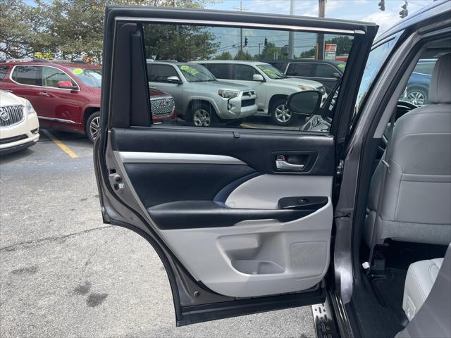 used 2015 Toyota Highlander car, priced at $18,999