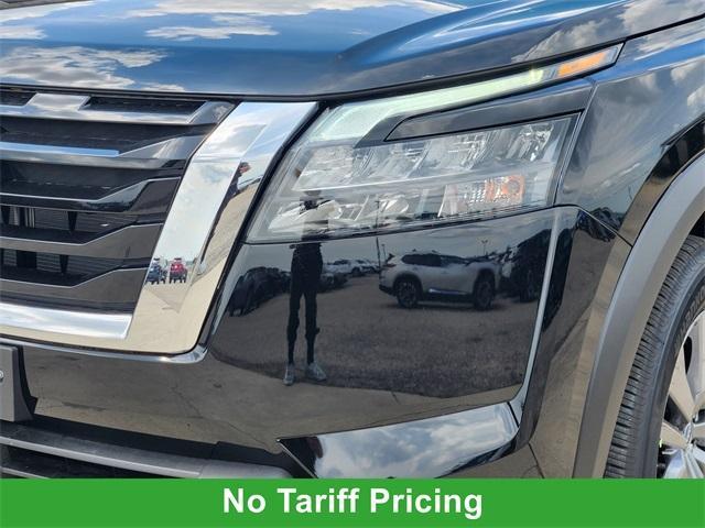 new 2025 Nissan Pathfinder car, priced at $31,058