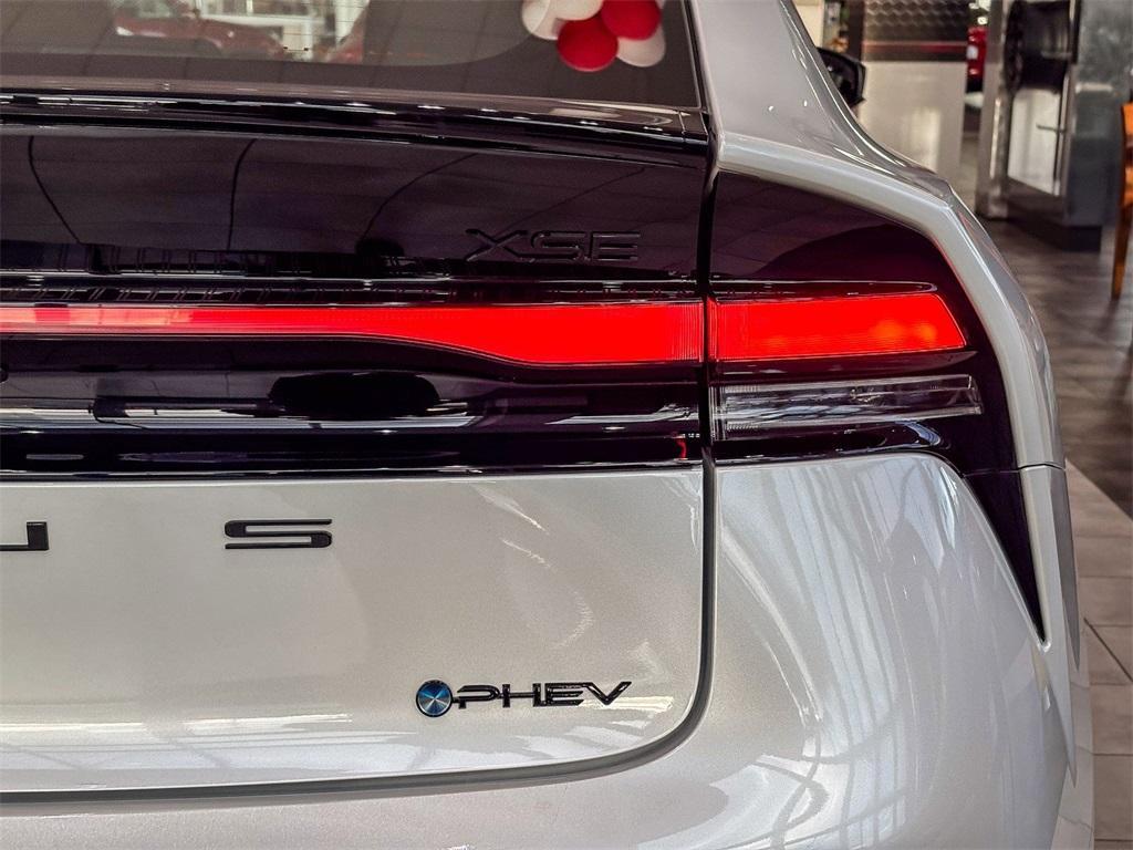 new 2026 Toyota Prius Plug-In Hybrid car, priced at $39,433