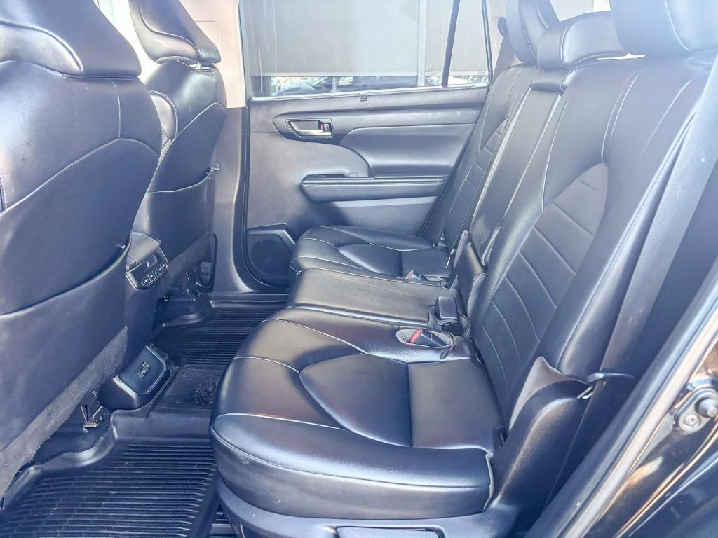 used 2022 Toyota Highlander car, priced at $35,300