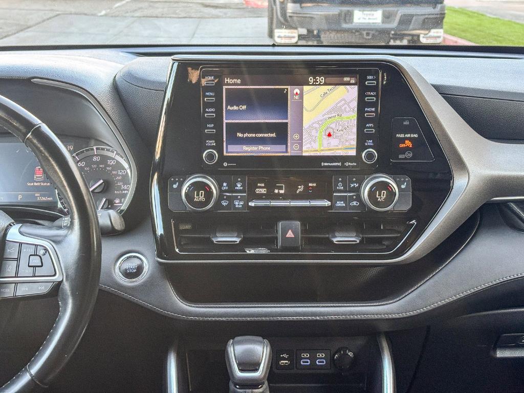 used 2022 Toyota Highlander car, priced at $35,300