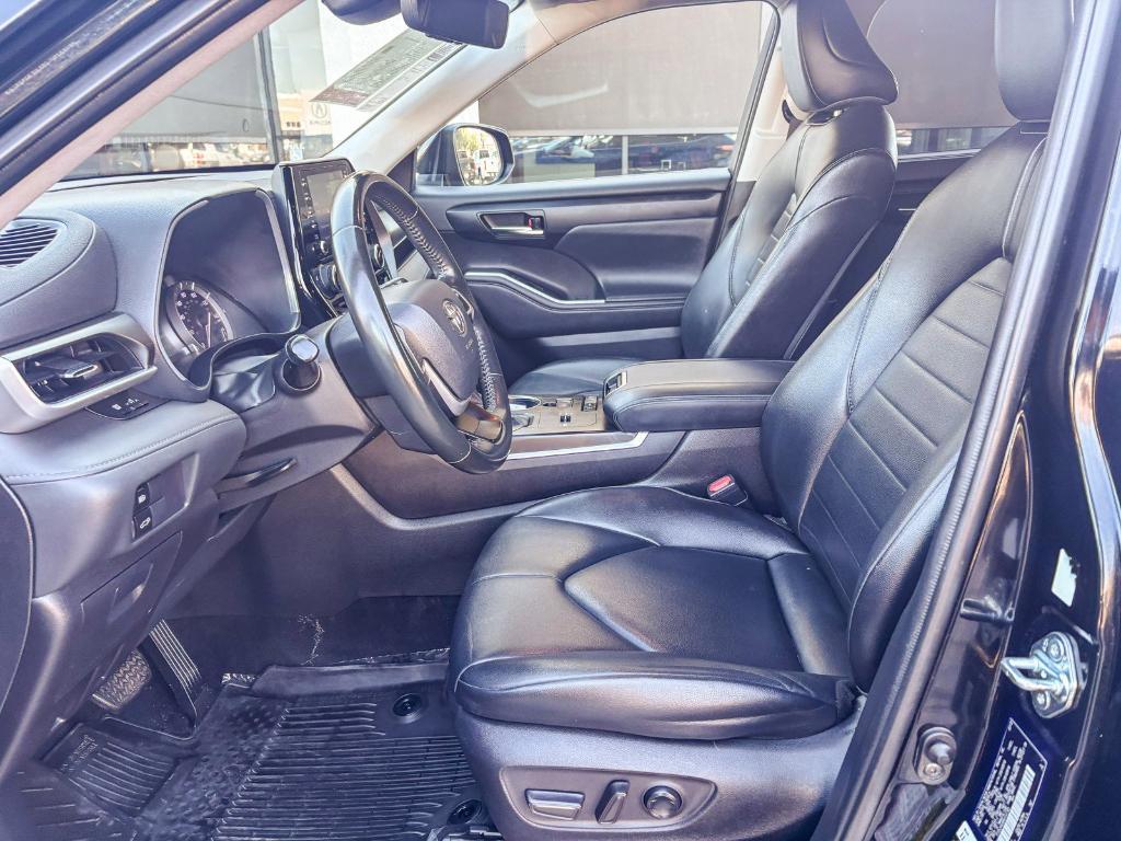 used 2022 Toyota Highlander car, priced at $35,300