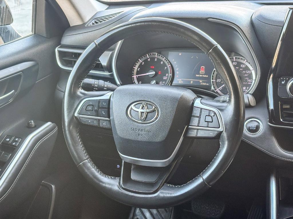 used 2022 Toyota Highlander car, priced at $35,300