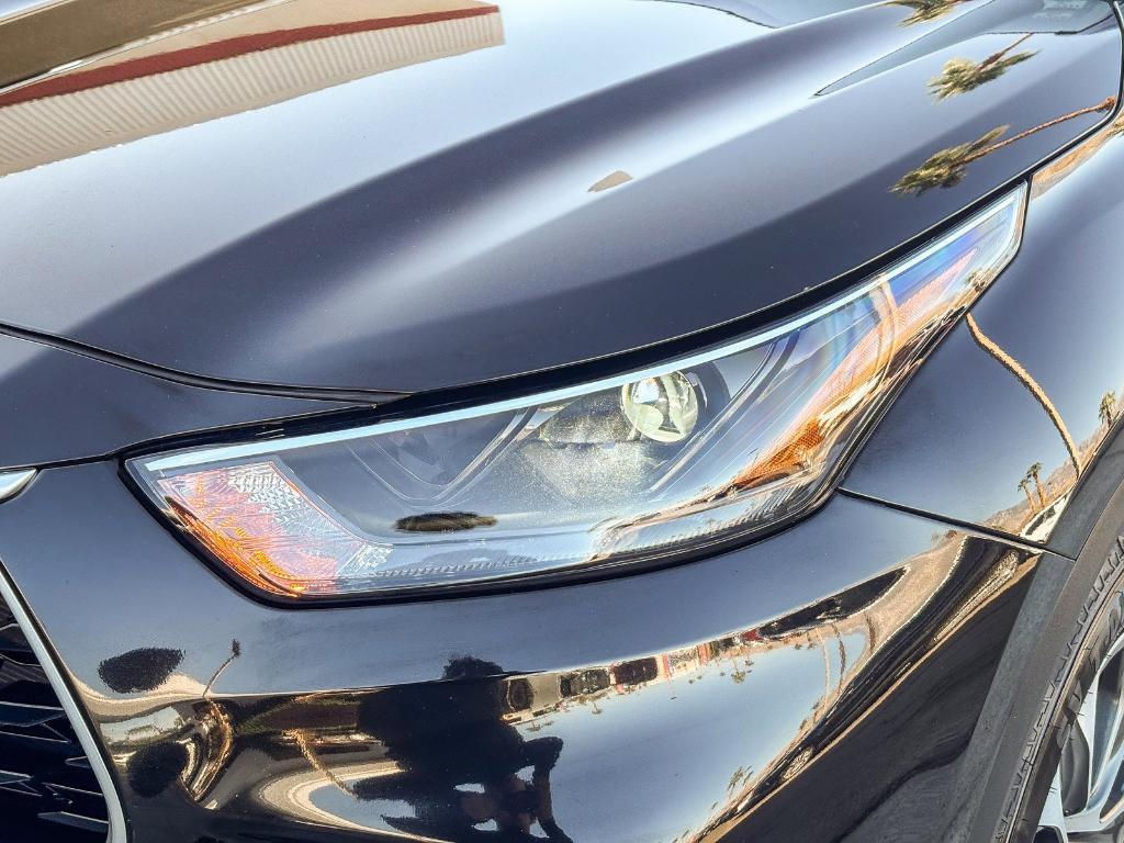 used 2022 Toyota Highlander car, priced at $35,300