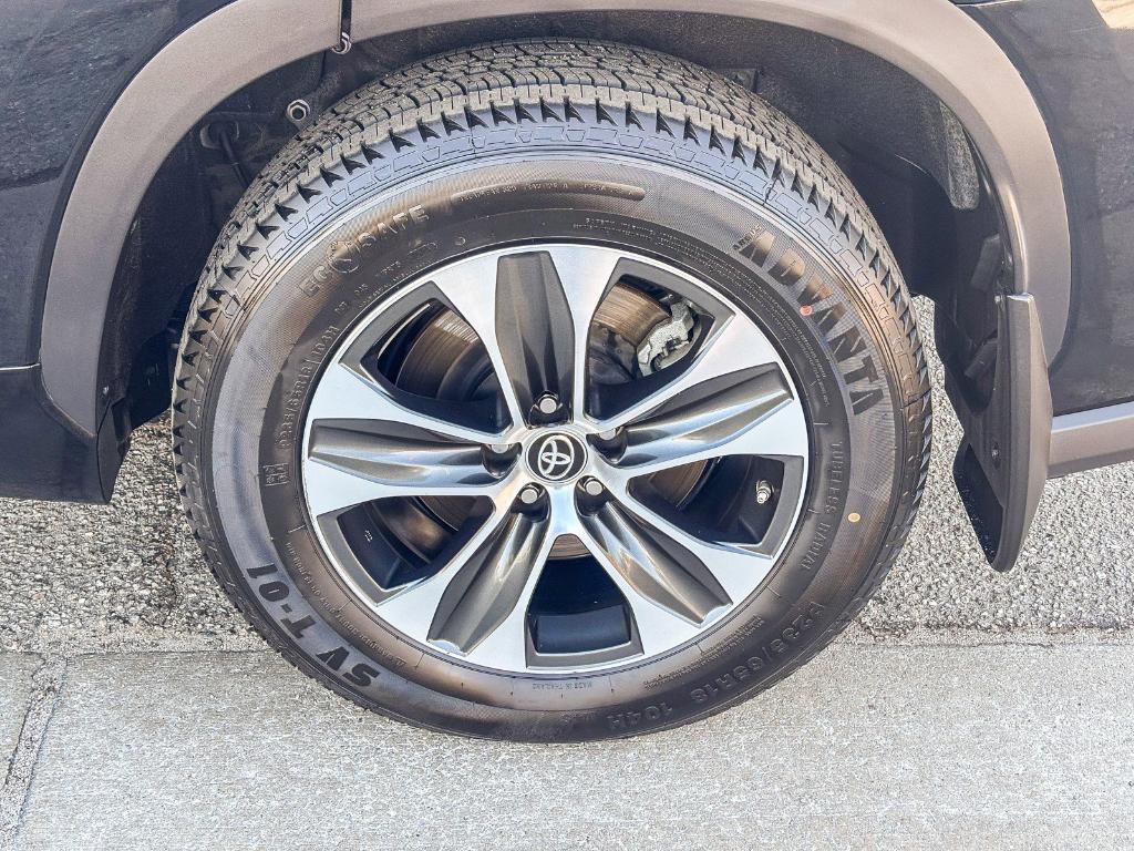 used 2022 Toyota Highlander car, priced at $35,300