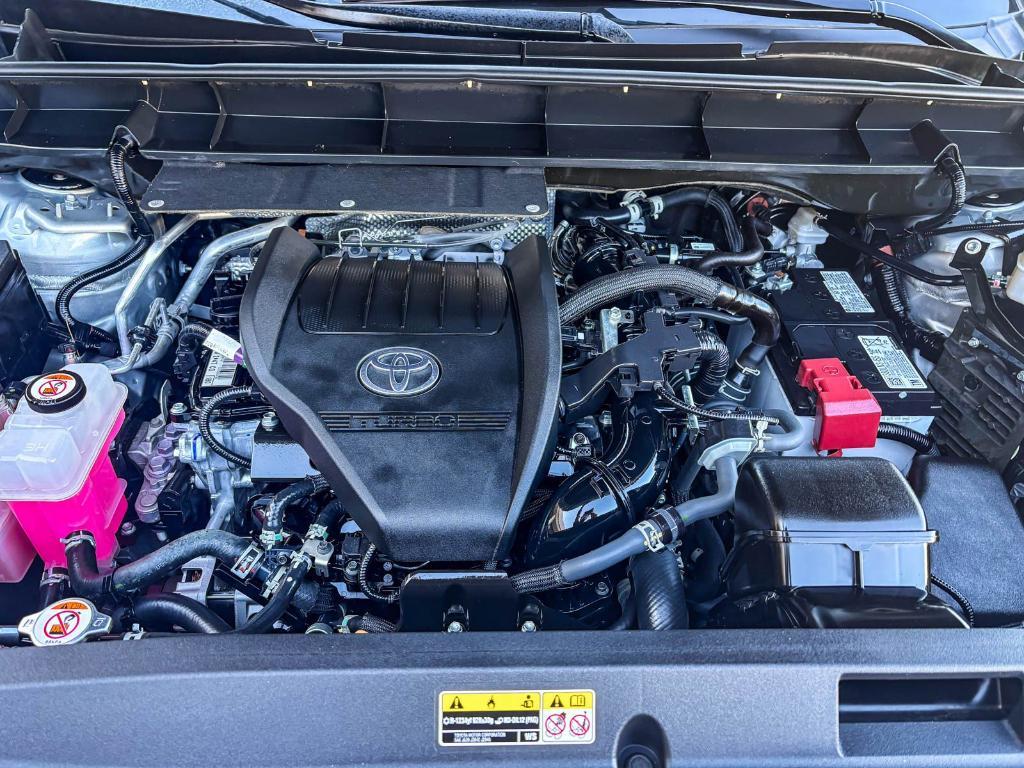 used 2024 Toyota Highlander car, priced at $35,900