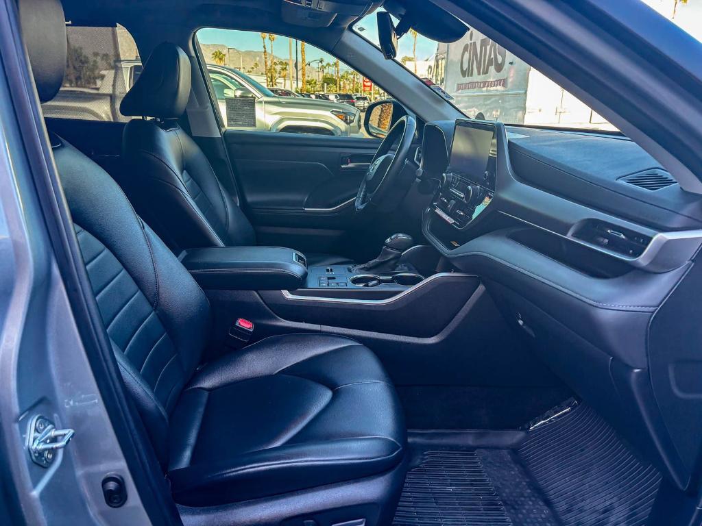 used 2024 Toyota Highlander car, priced at $35,900
