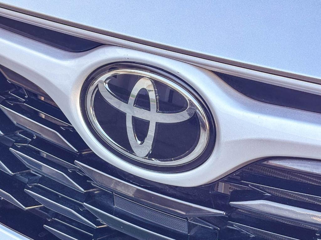 used 2024 Toyota Highlander car, priced at $35,900