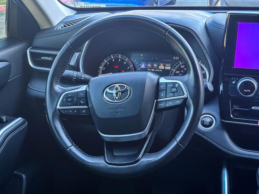 used 2024 Toyota Highlander car, priced at $35,900