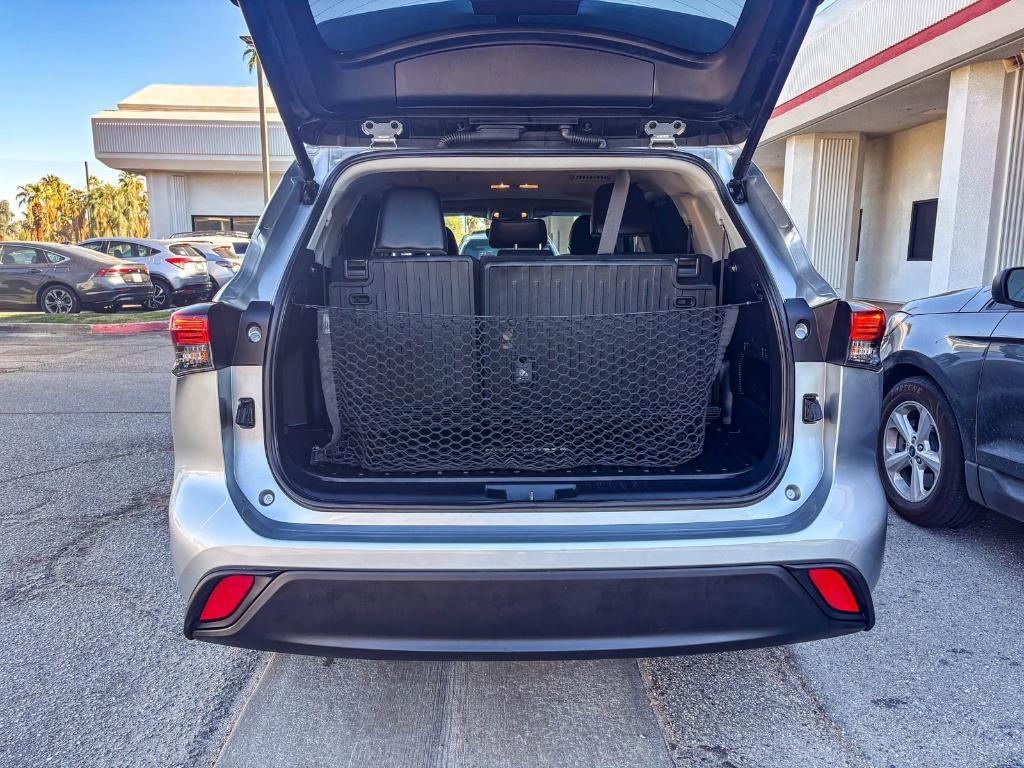 used 2024 Toyota Highlander car, priced at $35,900