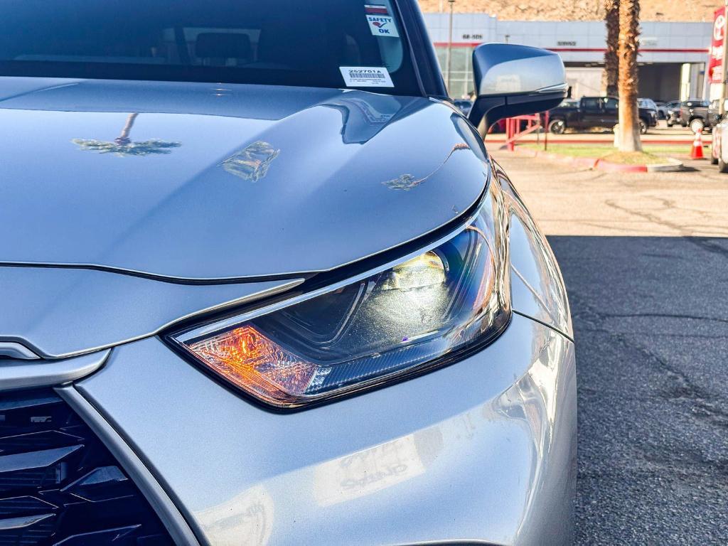 used 2024 Toyota Highlander car, priced at $35,900