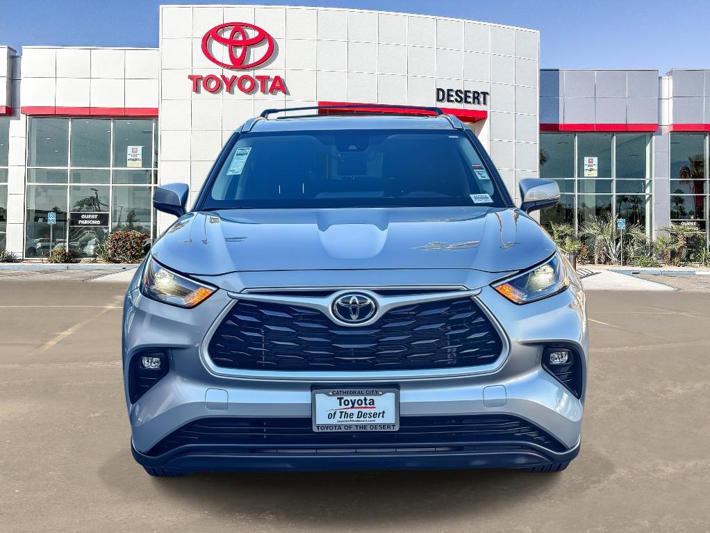 used 2024 Toyota Highlander car, priced at $35,900