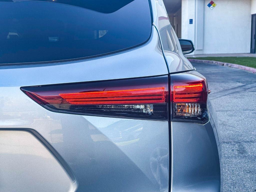 used 2024 Toyota Highlander car, priced at $35,900