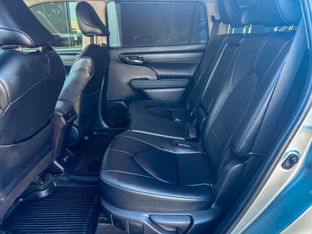 used 2024 Toyota Highlander car, priced at $35,900