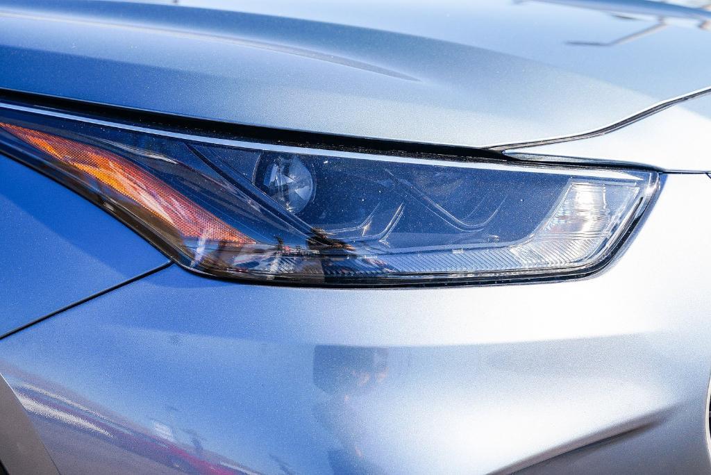 used 2022 Toyota Highlander car, priced at $29,600
