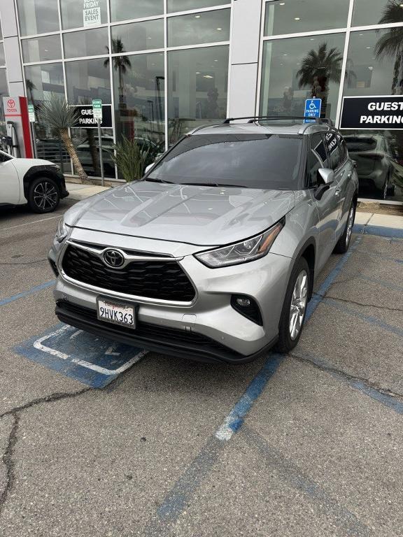 used 2023 Toyota Highlander car, priced at $35,900