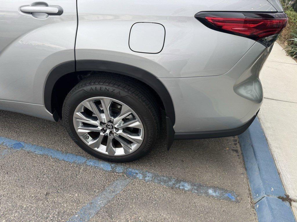 used 2023 Toyota Highlander car, priced at $35,900