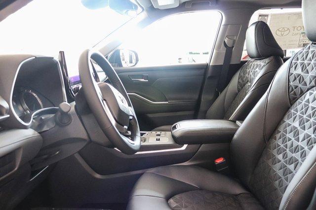 new 2025 Toyota Highlander Hybrid car, priced at $52,142