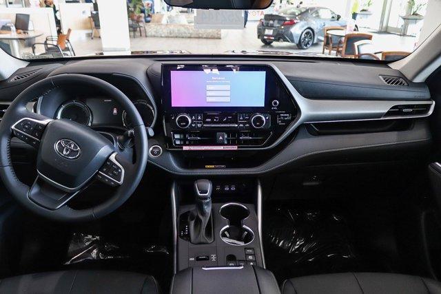 new 2025 Toyota Highlander Hybrid car, priced at $52,142
