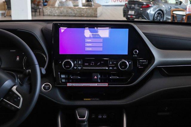 new 2025 Toyota Highlander Hybrid car, priced at $52,142
