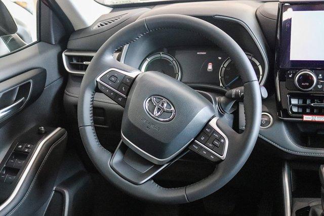 new 2025 Toyota Highlander Hybrid car, priced at $52,142