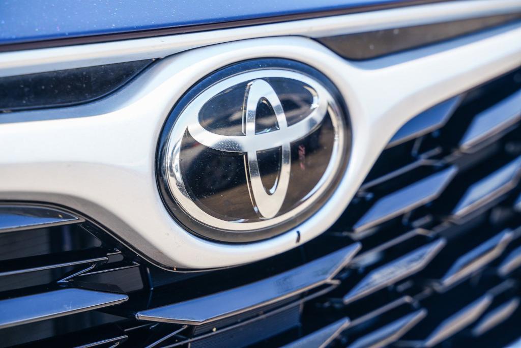 used 2023 Toyota Highlander car, priced at $32,500