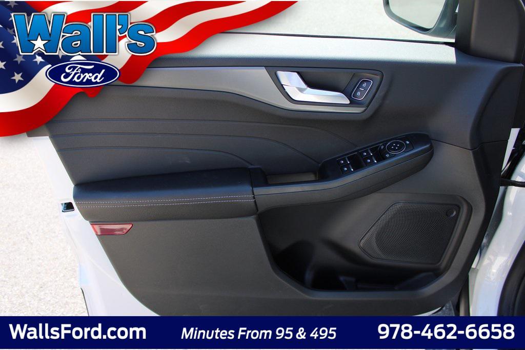 new 2025 Ford Escape PHEV car, priced at $39,952