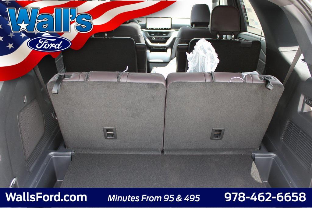 new 2025 Ford Explorer car, priced at $59,923
