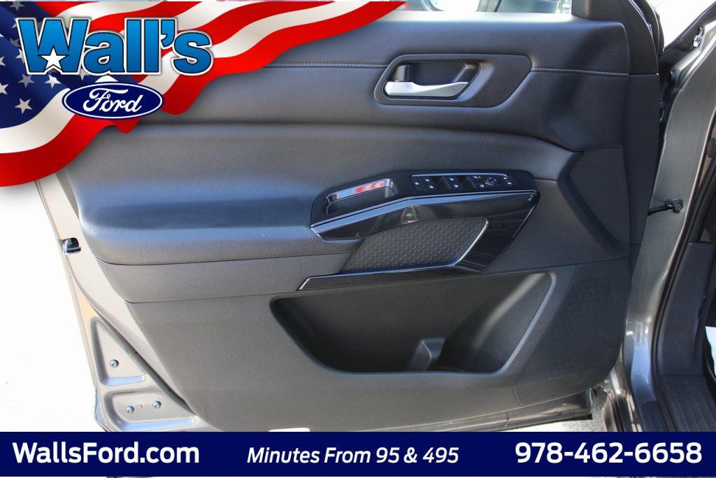 used 2022 Nissan Pathfinder car, priced at $26,092
