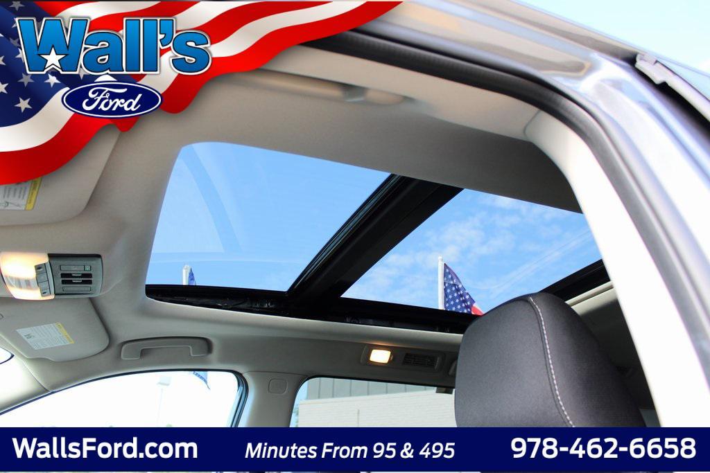 used 2022 Nissan Pathfinder car, priced at $26,092