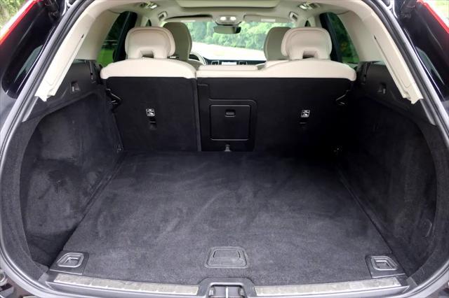 used 2022 Volvo XC60 car, priced at $18,600