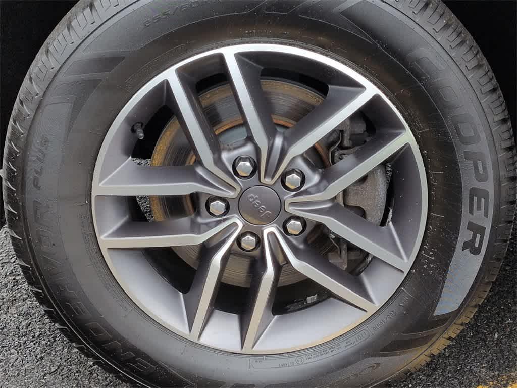 used 2021 Jeep Grand Cherokee car, priced at $17,989