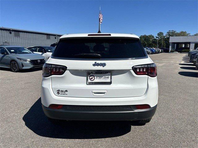 new 2023 Jeep Compass car, priced at $25,000