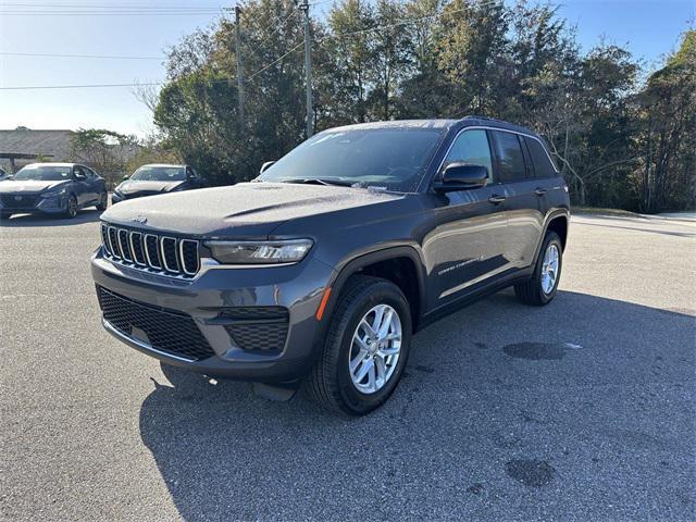 new 2025 Jeep Grand Cherokee car, priced at $37,675