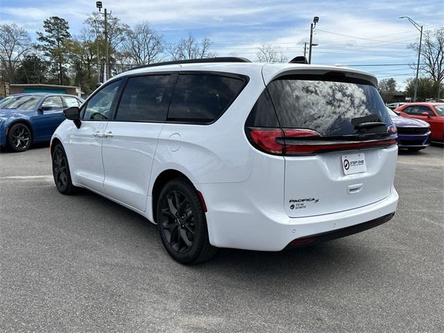 new 2024 Chrysler Pacifica car, priced at $41,000